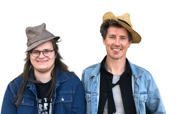 Pressefoto af Trolle og Valdemar. To unge og smilende mænd med hat. 